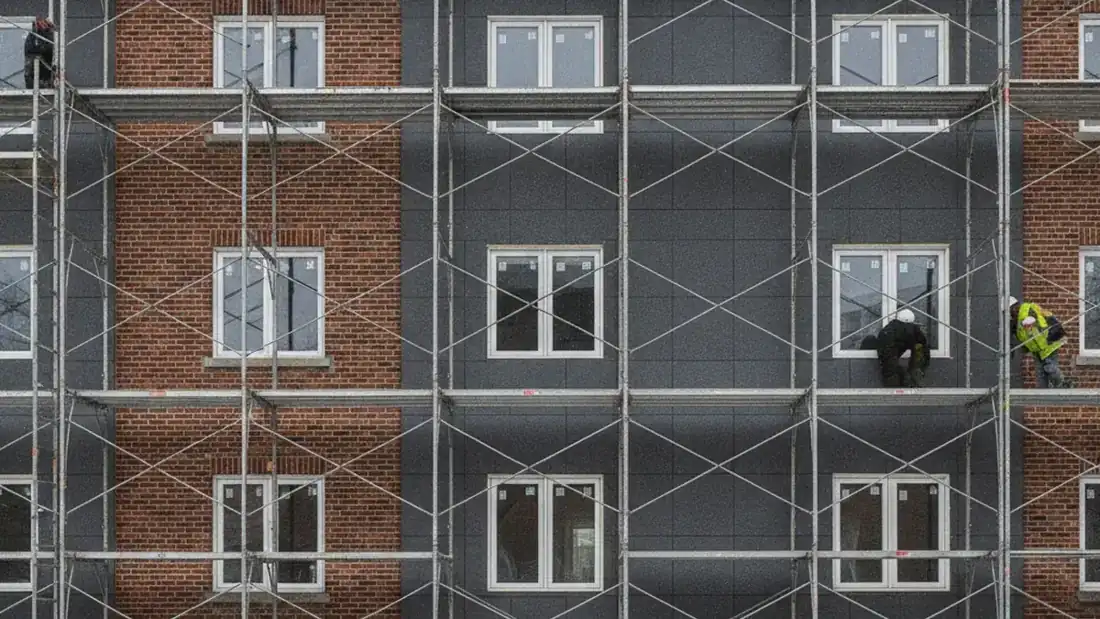 Chantier de rénovation énergétique d'un immeuble multilogement existant admissible au programme APH Select au Québec
