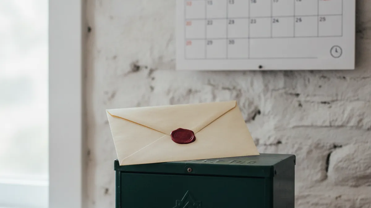 Municipal invoice envelope and calendar illustrating the payment deadline for the welcome tax in Québec